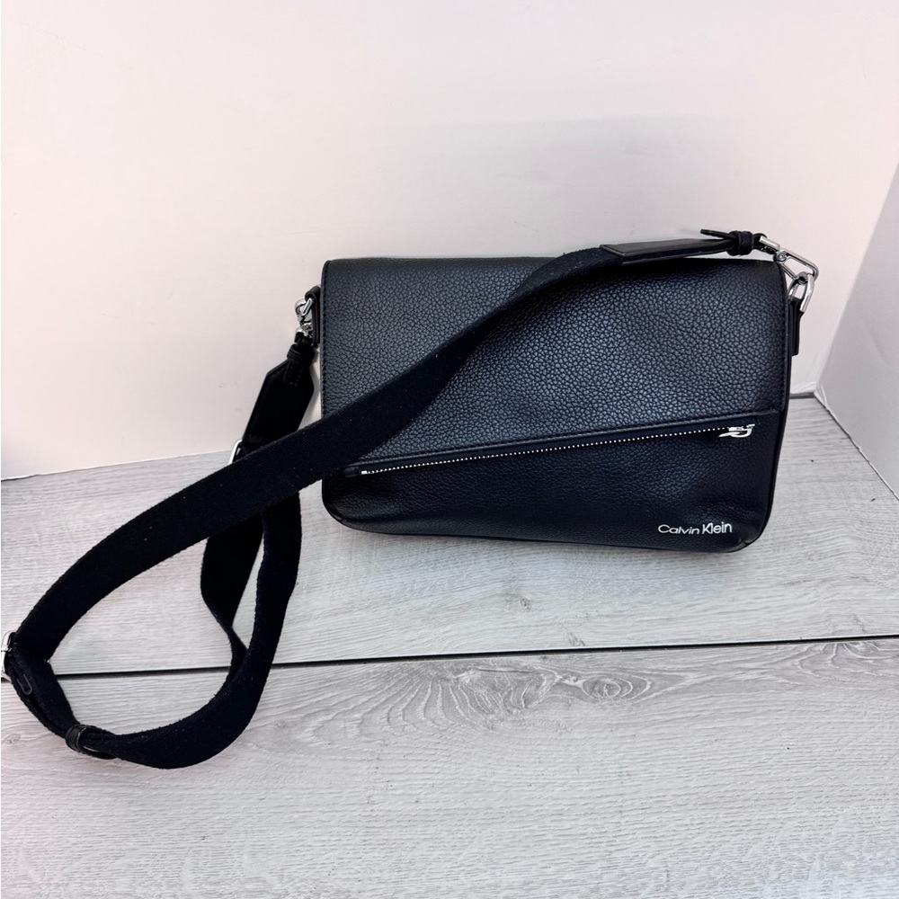 Black Calvin Klein Crossbody Bag Purse w/adjustable Strap
